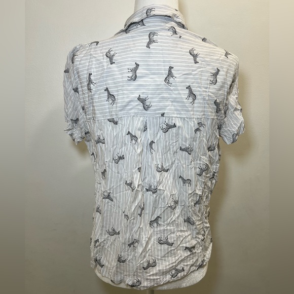 Jane + Delancey Zebra semi cropped blouse EUC Size M - Picture 2 of 6